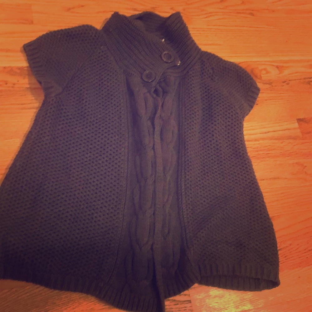 Short sleeve sweater size medium